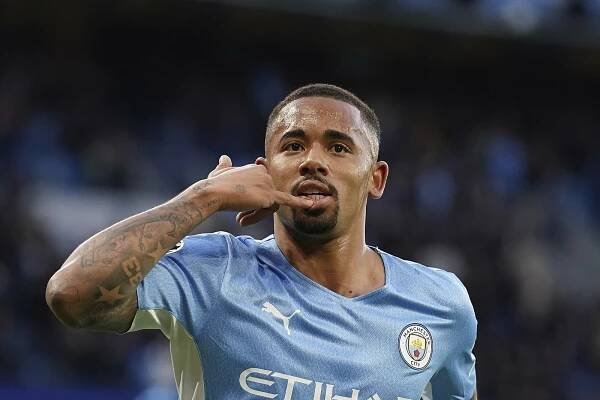 Manchester City získal Phillipse, útočníka Jesuse prodal do Arsenalu