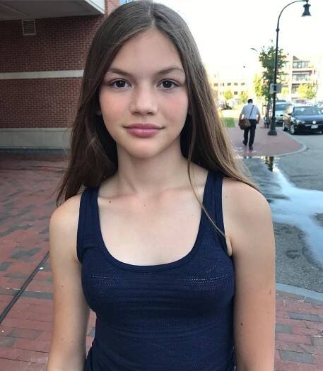 Younger Girls Mini Model Telegraph image.