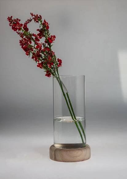 Skleněná váza s LED dřevěným podstavcem JESSE, rozměr 14 x 27 cm, čirá | ZAZUMi.cz