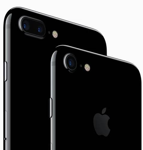 iPhone 7 pod vodou, safír