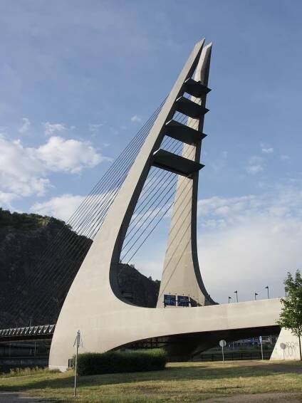 Soubor:Ústí nad Labem - Mariánský most, pylon detail obr04.jpg – Wikipedie