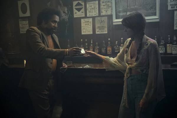 Tom Wright, Riley Keough - Daisy Jones & the Six - Stopa 2: Vezmu tě tam - Z filmu
