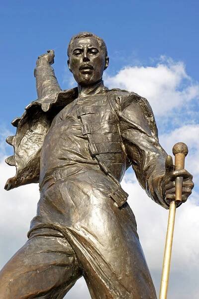Soubor:Switzerland-02978 - Freddie Mercury (22943414813).jpg