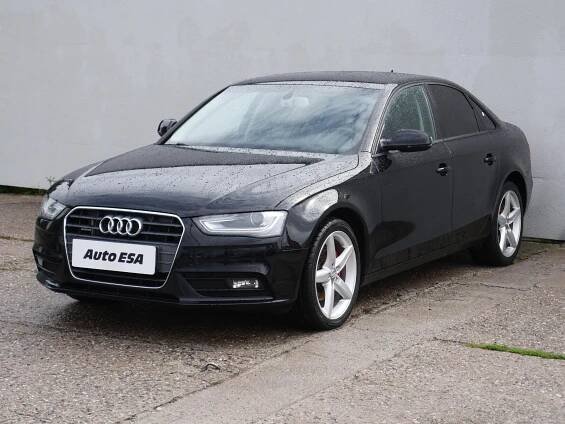 Audi A4 2.0 TDI Quattro, ČR, Navi