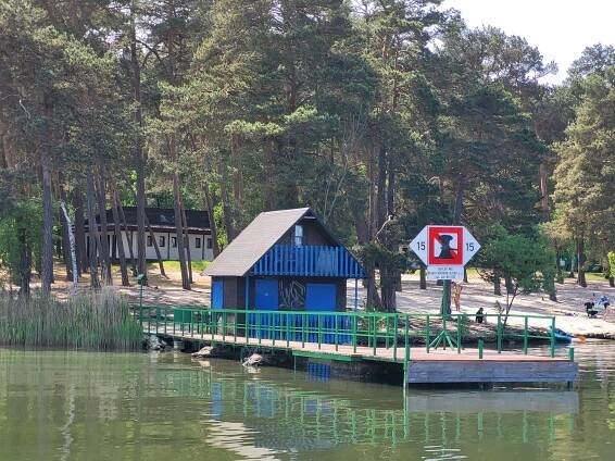 Půjčovna lodiček Máchovo jezero - Doksy, pláž Klůček foto 1