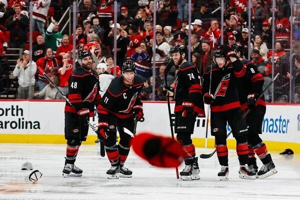 Top 3 hvězdy 15. týdne NHL: Staal hattrickem napodobil Jágra