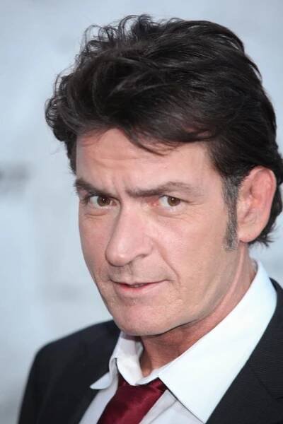 Charlie Sheen-Biography, Wiki, Age, Height, Weight, Net worth, Instagram, Facebook, Twitter, Etc -2020