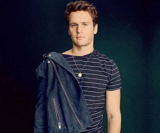 Jonathan Groff Biography - Facts, Childhood, Family Life & Achievements