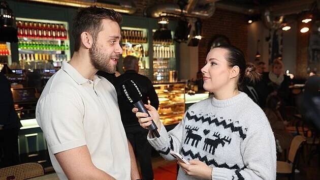 Víme, kdo je nová přítelkyně Vincenta Navrátila! Nahradila Pepína a pracuje pro Hanychovou - Expres.cz