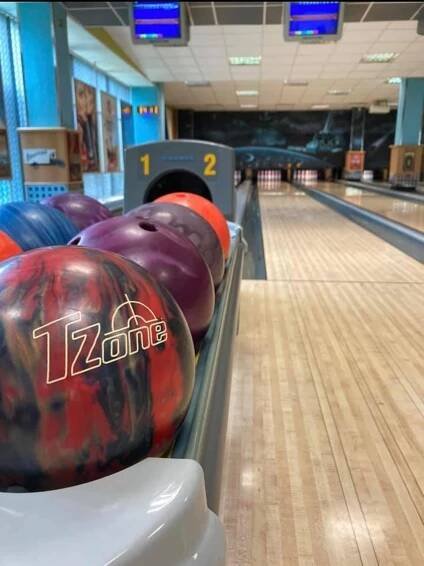 Bowling v zábavním centru Blue Star Šumperk - 4 dráhy Brunswick a mnoho dalšího