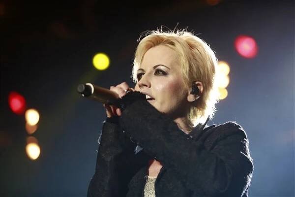 Dolores O’Riordanová z The Cranberries se utopila. Našli ji ve vaně, měla otravu alkoholem