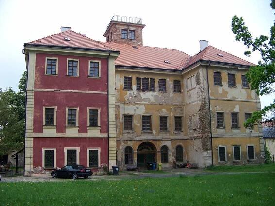 Soubor:Praha-Kunratice, zámek, hlavní budova od jihu (02).jpg