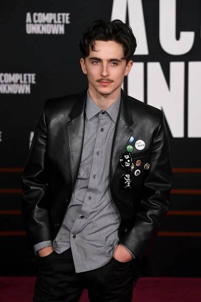 Timothée Chalamet at an event for Bob Dylan: Úplně neznámý (2024)