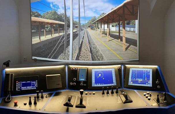 Simulátor pro výcvik strojvedoucích. Pramen: LokoTrain