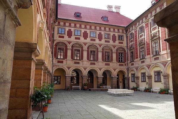 Zámek Libochovice - otevírací doba, akce, ubytování, prohlídky, vstupné, foto, počasí