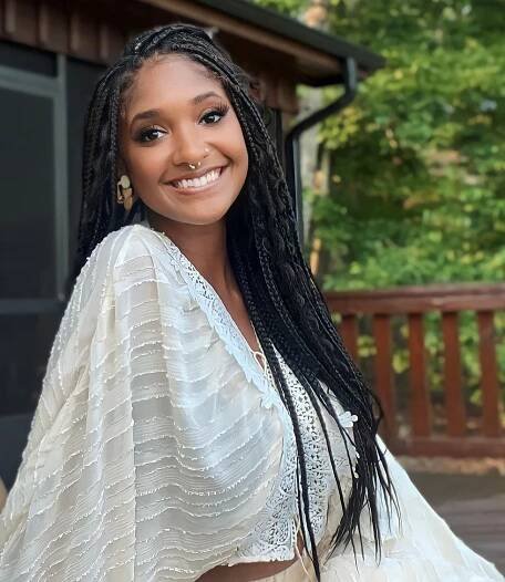 Jasmine's Headshot.jpg