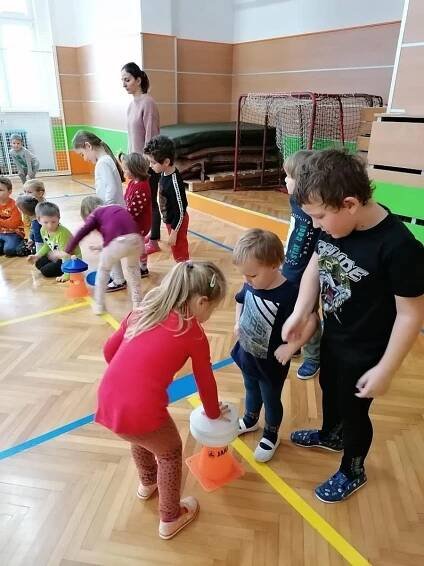 OBRAZEM: Čistecké děti si s trenérem vyzkoušely Školu v pohybu