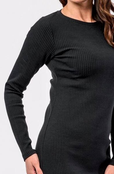 Přiléhavé černé žebrované dámské šaty s dlouhými rukávy 7162