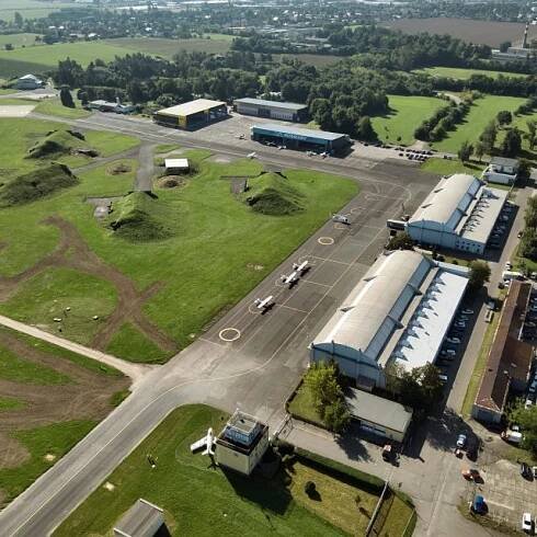 Letiště v Hradci Králové chystá výstavbu multifunkční haly a pyšní se zkušebnou leteckých motorů | foto: Letecké služby Hradec Králové
