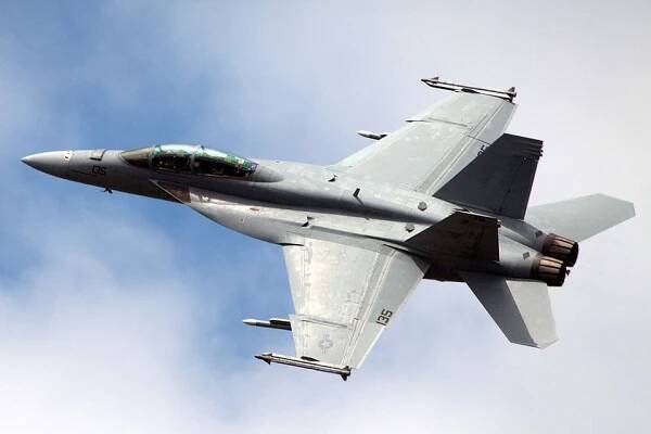 McDonnell Douglas F/A-18 Hornet – Wikipedia