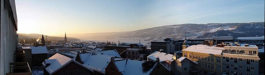 Lillehammer is situated in an inland valley with reliable snow cover in winter