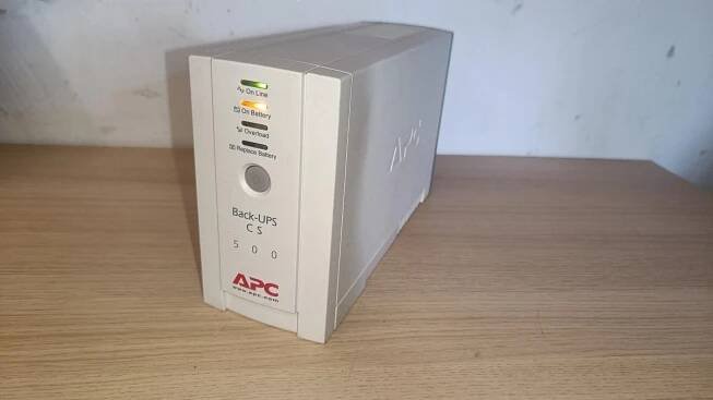 Záložní zdroj Back-UPS CS 500 - Komponenty pro PC
