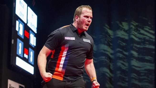 Price přejel Kinga, raduje se i Chisnall a nenasazený van Duijvenbode