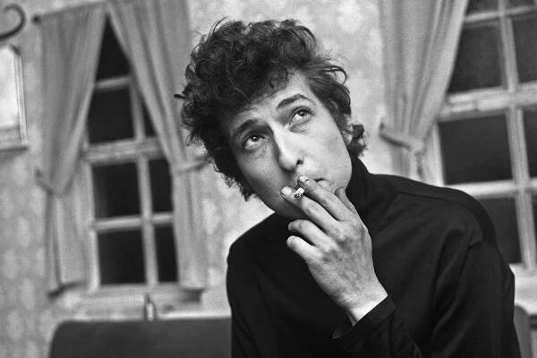 American folk singer Bob Dylan pictured backstage at De Montfort Hall on his visit to Leiciester, 2nd May 1965. (Photo by Leicester Mercury/Mirrorpix/Getty Images)
