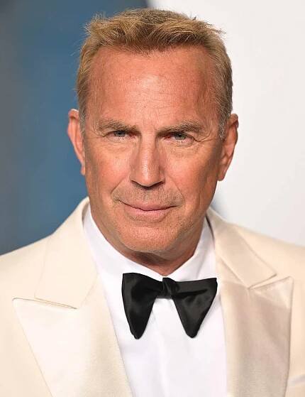 Kevin Costner attends the 2022 Vanity Fair Oscar Party