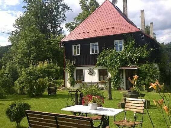 Budova ze zahrady - pronájem apartmánu Chřibská - Krásné Pole - foto 1