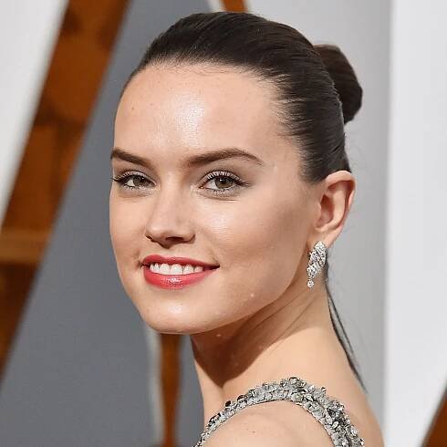 Daisy Ridley Just Got Real About What PCOS Does to Your Skin