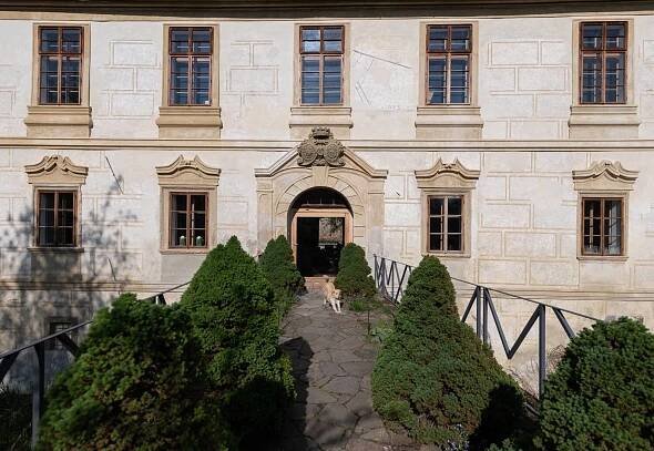 Obrázek /media/h1vjx2ta/zamek_trebesice_1.jpg