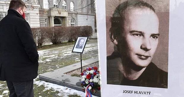 Pochodeň bez čísla: Před 55 lety se zapálil v Plzni Josef Hlavatý (†25), první po Palachovi