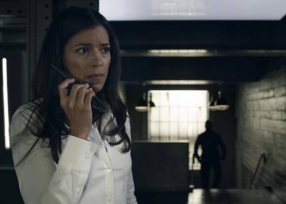 Zbrojnice - Otřesené město - Z filmu - Stephanie Sigman