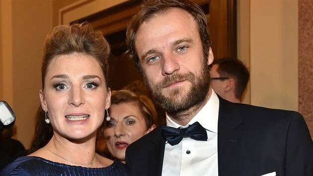 Lenka Krobotová s manželem