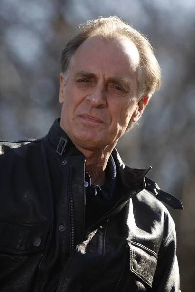 Patty Hewes - nebezpečná advokátka - You Were His Little Monkey - Z filmu - Keith Carradine