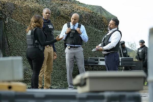 J. August Richards, James Lesure, Felix Solis - The Rookie: Feds - Payback - Z filmu