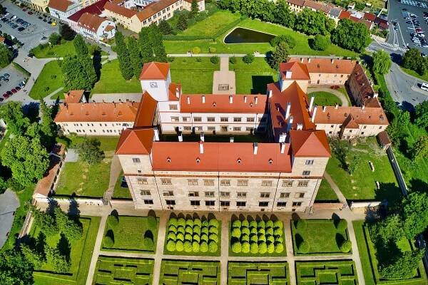 Soubor:Zámek Bučovice orlí oko.jpg – Wikipedie