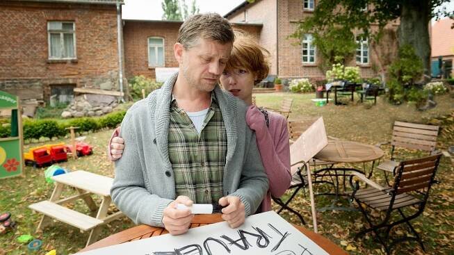 SOKO Wismar - Hilflos - Z filmu - Andreas Günther, Sarah Bauerett