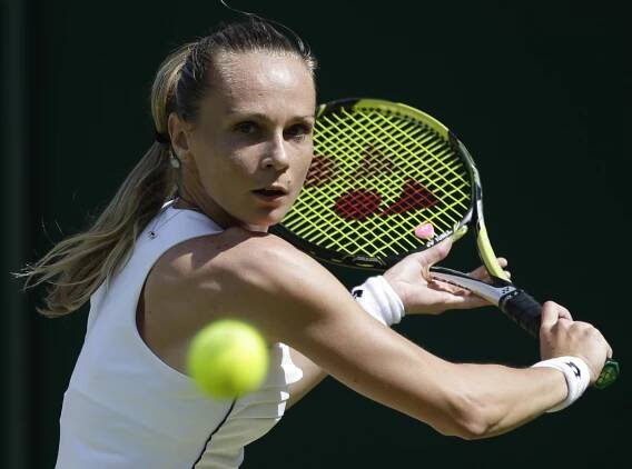 Rybáriková vyhrala trojsetovú bitku, v Ilkley si zahrá osemfinále