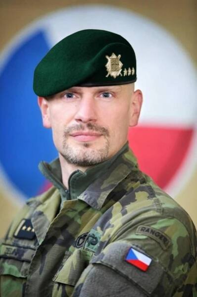Investujeme do drahé bojové techniky, ale bez lidí je k ničemu, říká český plukovník