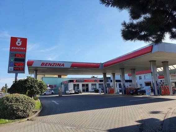 Fronty motoristů jsou ty tam. Nevídaná sleva na čerpačkách Orlenu trvala jen chvíli