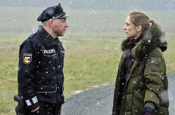 Der Usedom-Krimi - Mutterliebe - Z filmu - Rainer Sellien, Rikke Lylloff