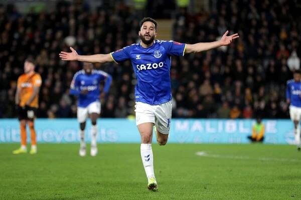 Andros Townsend rescues Everton with extra-time winner in FA Cup tie at Hull