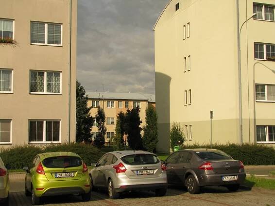 Městské byty v Kolíně nutně potřebují opravy, některé střechy jsou jak síto