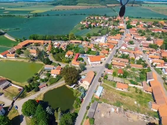 Town and village – We fly.