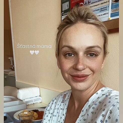 Tereza Hlůšková se poprvé stala maminkou.