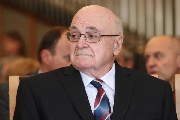Krásná Elektra putovala do rukou plzeňského profesora
