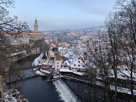 Policie vyšetřuje možný podvod ohledně sbírky ilustrací, kterou koupil Český Krumlov