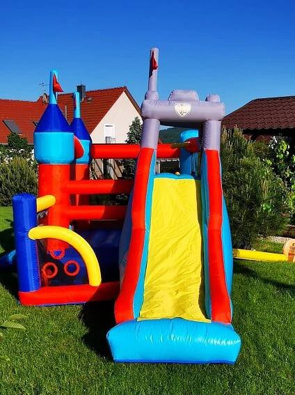 Pronájem Rytířského skákacího hradu Doksy Hopíkovy skákací hrady • Firmy.cz